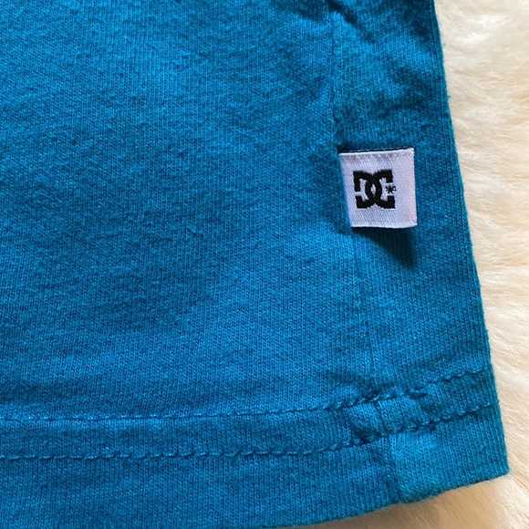 Large D C Mens tank top - Picture 6 of 8